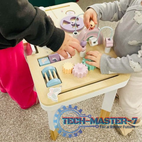 Stolik manipulacyjny LULILO montessori różowy Stolik manipulacyjny LULILO montessori różowy